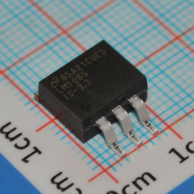 LM1085ISX-3.3 3.3V Fissato 3A Output Low Dropout (1.5V) Protezione termica e corrente TO-263 Pacchetto 4.75V-15V Input Fast Response Industrial Temperature (-40°C a +125°C)