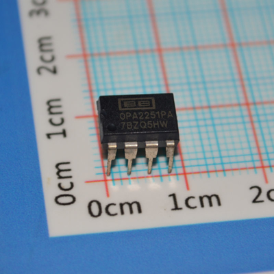 OPA2251PA Amplificatore Operazionale Duale di Precisione con Larghezza di Banda di 10MHz, Deriva Bassa di 0.5μV/°C, Rumore di 1.1μVpp, Uscita Rail-to-Rail, Alimentazione da ±2.25V a ±18V e Package DIP a 8 Pin