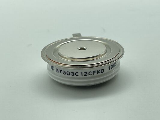 ST303C12CFK0 1200V 300A Modulo a mezzo ponte a bassa velocità (VCE)) a bassa perdita di cortocircuito robustezza NTC integrata per motori e inverter industriali