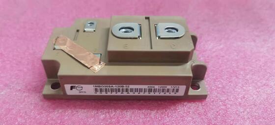 1MB1300SA-120B-52 1200V 1300A Modulo IGBT Half-Bridge Basso Vce ((sat) Alta robustezza del cortocircuito Basse perdite di commutazione Tecnologia Press-Fit per azionamenti industriali pesanti e UPS ad alta potenza