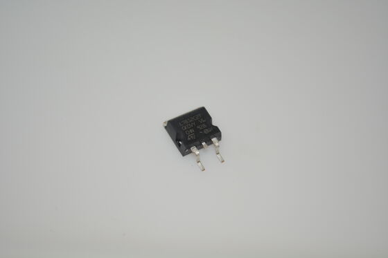 L7812CD2T 12V 1A Regulatore di tensione lineare di uscita fissa Protezione da sovraccarico termico Protezione da cortocircuito Limitante corrente TO-263 Pacchetto per la regolazione dell'alimentazione locale