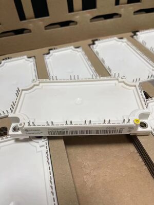 FS150R12KT4 1200V 150A Sei moduli IGBT Basso VCE (sat) Alta efficienza 10μs Corto circuito robustezza NTC integrato Compatto EconoPACK+ Design Basse perdite di commutazione Ideale per azionamenti e UPS