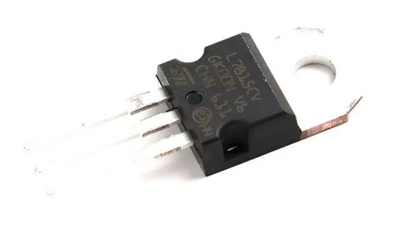 L7815CV-DG 15V 1.5A Regulatore lineare TO-220 Protezione termica/cortocircuito ±4% Precisione da -40°C a +125°C
