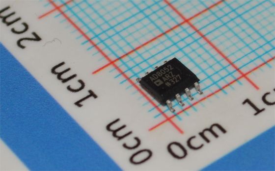 AD8052AR: Amplificatore operazionale duale a 300MHz, velocità di variazione 140V/μs, rumore 4.5nV/√Hz, alimentazione ±5V a ±15V, SOIC-8, da -40°C a +85°C