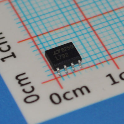 LT1792CS8 Regolatore a bassa caduta di tensione 1.5A 3.3V/5V/ADJ 1V Caduta di tensione ±1% Precisione SO-8 -40°C a +125°C Basso rumore