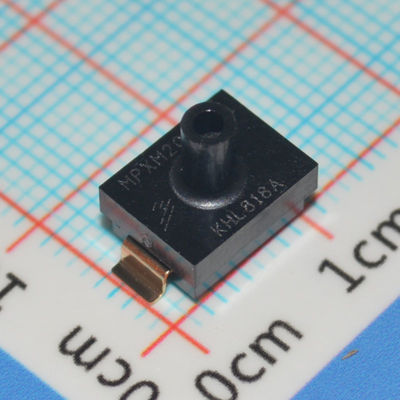 Sensore di pressione MPXM2010GS 10kPa, uscita 0-40mV, accuratezza ±1.5%, SOP-6, alimentazione 3-6V, da -40°C a +125°C, resistente ai media