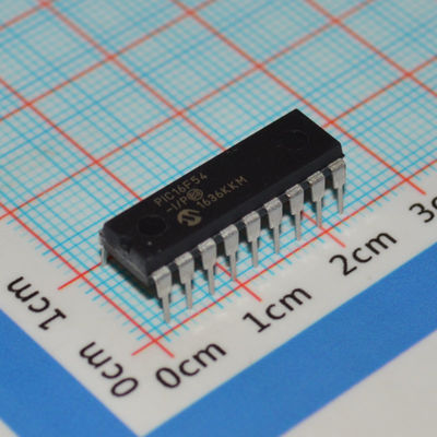 PIC16F54-I/P 8-bit RISC MCU 20MHz 512x12 Flash 25B RAM 12 I/O DIP-18 2-5.5V -40°C~125°C Potenza bassa < 2mA