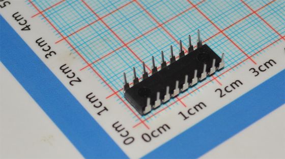 PIC16F54-I/P 8-bit RISC MCU 20MHz 512x12 Flash 25B RAM 12 I/O DIP-18 2-5.5V -40°C~125°C Potenza bassa < 2mA