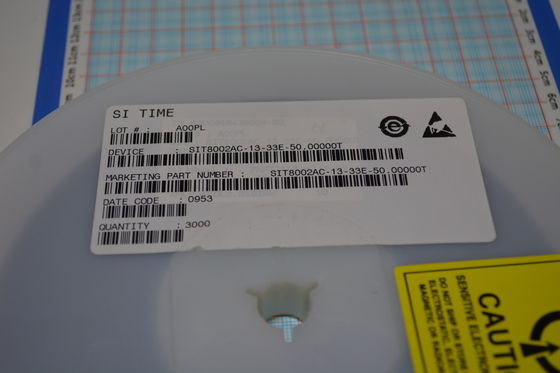 SIT8002AC-13-33E-50.00000T Oscillatore MEMS 50MHz ±50ppm Stabilità 1.8-3.3V Fornitura 2.5mA Potenza bassa LVPECL Uscita da -40°C a +85°C AEC-Q100 Qualificato