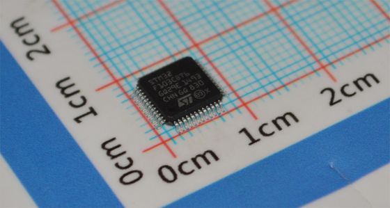 STM32F103CBT6 MCU Cortex-M3 a 72MHz, 128KB Flash, 20KB RAM, 2 ADC a 12 bit, 3 USART, USB/CAN, LQFP-48, 2.0-3.6V, da -40°C a +85°C, prestazioni di livello industriale