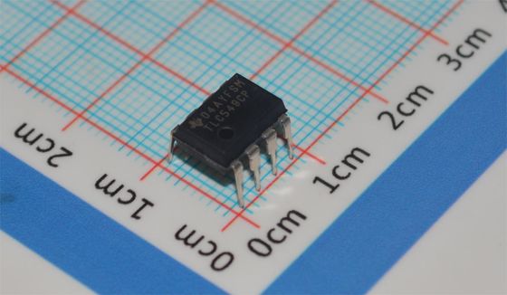 TLC549CP ADC a 8 bit 40ksps 4MHz Clock Alimentazione Singola 3-6V DIP-8 ±0.5LSB INL Basso Consumo <15mW -40°C a +85°C