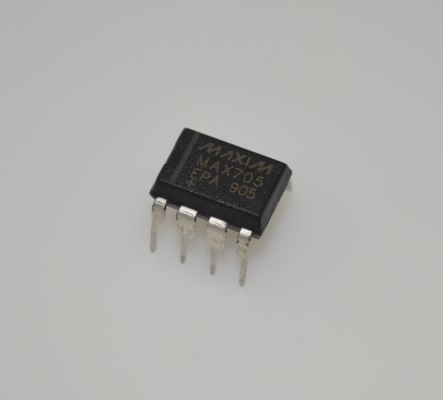 MAX705EPA Supervisore del microprocessore 4,65V Limita di 200 ms Impulso di ripristino 5V Fornitura DIP-8 -40°C a +85°C