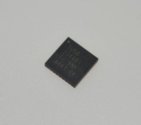 TUSB2046BIRHBR Controller Hub USB 2.0 a 4 porte con supporto 12Mbps/1.5Mbps, ricetrasmettitori integrati, funzionamento a 3.3V, modalità a basso consumo EMI e intervallo di temperatura industriale (-40°C a 85°C)