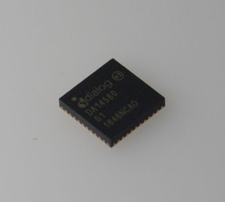 DA14580-01AT2 SoC Bluetooth 5.0 con consumo energetico ultra-basso, dimensioni 2.5x2.5mm, ARM Cortex-M0, lunga durata della batteria, sicurezza, multi-protocollo e design IoT conveniente