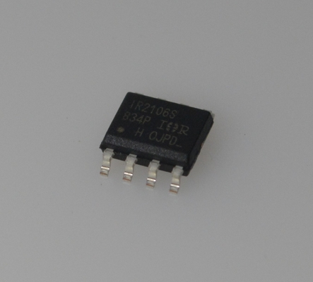 IR2106STRPBF Driver Half-Bridge 600V 200mA Uscita Commutazione Veloce UVLO, Basso Ritardo di Propagazione SOIC-8 Ideale per Azionamenti Motore e Inverter