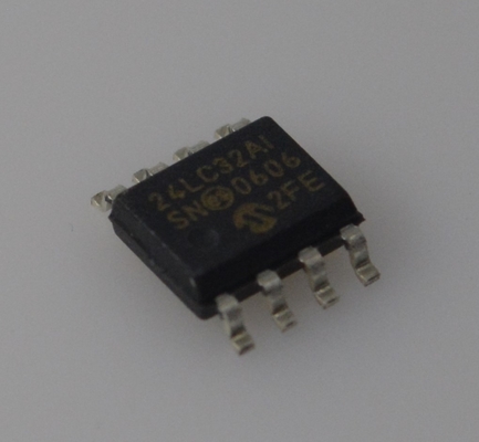 24LC32A-I/SN EEPROM I2C da 32K Velocità 400kHz 1M cicli di scrittura Gamma 2.5-5.5V 64 byte per pagina Grado industriale Basso consumo RoHS Conforme Pacchetto compatto SOIC-8