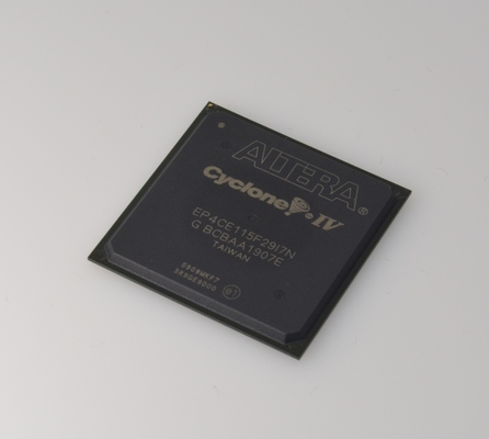 EP4CE115F29I7N Cyclone IV FPGA 114K LEs 3.9Mbit RAM 266MHz Velocità 1.2V Core Voltage 622 I/O Pins PCIe Supporto Industrial Temperature (-40°C a 100°C) RoHS Compliant 780-Pin FBGA Package