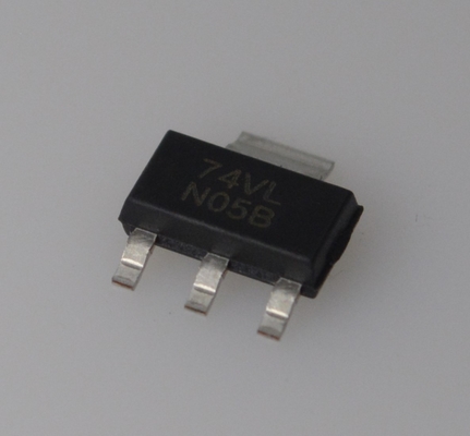 LM1117IMPX-3.3 Regolatore LDO a 3.3V a uscita fissa 800mA Bassa caduta di tensione (1.2V) Alta precisione (±2%) Protezione termica e di corrente Pacchetto SOT-223 Stabile con condensatori ceramici