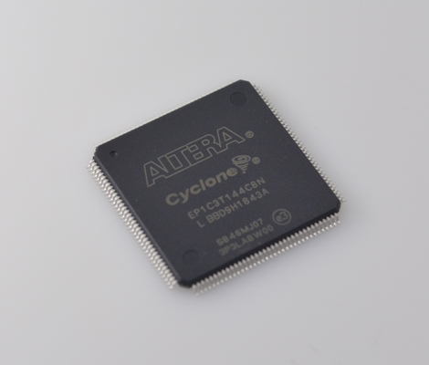 FPGA Cyclone EP1C3T144C8N con 2.910 LE, 144-Pin TQFP, funzionamento a 3.3V, PLL integrato, I/O a basso costo e flessibili per controllo embedded e prototipazione