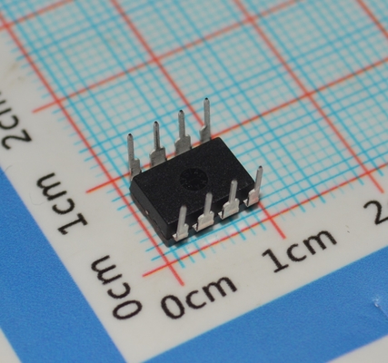 AD820AN Amplificatore Operazionale 5MHz BW 16V/µs Slew Alimentazione Singola/Doppia Basso 1.8mA Corrente Rail-to-Rail Out -40°C~125°C 8-Pin DIP/SOIC Grado Industriale