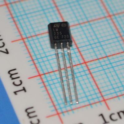 Sensore di temperatura Celsius di precisione LM235Z, accuratezza 1°C, intervallo 2°C - 150°C, lineare 10mV/°C in uscita, facile calibrazione, ampia alimentazione 4V-30V, basso auto-riscaldamento, package TO-92
