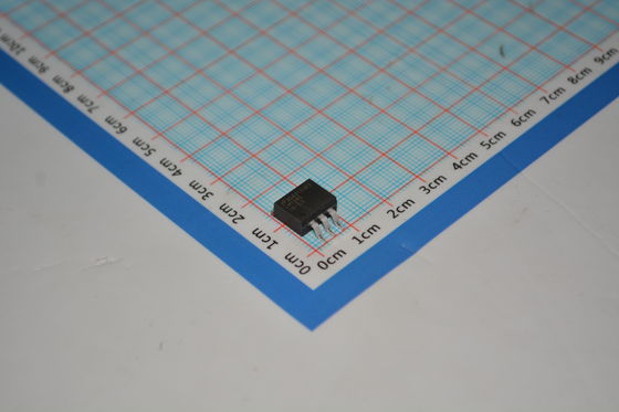 LM1085ISX-3.3 3.3V Fissato 3A Output Low Dropout (1.5V) Protezione termica e corrente TO-263 Pacchetto 4.75V-15V Input Fast Response Industrial Temperature (-40°C a +125°C)