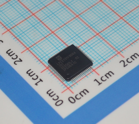 LPC2131FBD64/01,15 ARM7 MCU 32 bit RISC Core 64KB Flash 16KB RAM 60MHz Velocità USB 2.0 2x UART 64-LQFP -40°C a +85°C Grado industriale