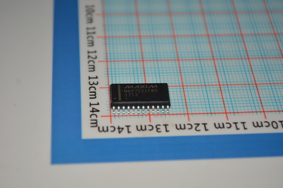 MAX7221EWG+T Driver per display LED a 8 cifre con interfaccia SPI, velocità dati seriali 10 MHz, funzionamento 2,7 V-5,5 V, controllo LED individuale e package SOIC largo a 24 pin