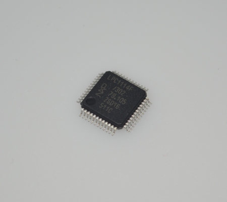 LPC1114FBD48/302 ARM Cortex-M0 MCU a 32 bit, CPU a 50MHz, 32KB Flash, 8KB SRAM, ADC a 12 bit, 42 GPIO, UART/SPI/I2C, Basso consumo < 1μA in Deep Sleep