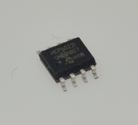 MCP6022-I/SN Doppio amplificatore operazionale 2.7-5.5V Ampia tensione 10MHz Larghezza di banda 7V/μs Velocità di risposta 120dB CMRR Rail-to-Rail I/O 0.9mA Basso consumo SOIC-8 Package Grado industriale