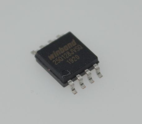 W25Q128JVSIQ 128Mb (16MB) SPI NOR Flash con Quad/DUAL I/O, velocità di clock 133MHz, settori uniformi da 4KB e pagine da 256B. Architettura flessibile, alte prestazioni e basso consumo energetico.