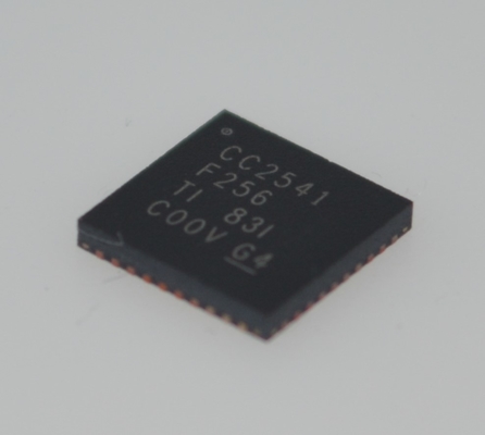CC2541F256RHAR Bluetooth 4.0 Low Energy SoC 256KB Flash 8KB RAM Potente MCU 8051 Ricetrasmettitore RF Integrato Ultra-Basso Consumo Stack Bluetooth Completo Interfaccia Sensore Avanzata Ideale per IoT/Wearables