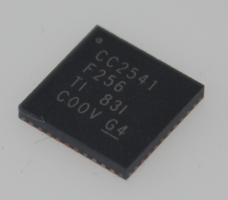 CC2541F256RHAR Bluetooth 4.0 Low Energy SoC 256KB Flash 8KB RAM Potente MCU 8051 Ricetrasmettitore RF Integrato Ultra-Basso Consumo Stack Bluetooth Completo Interfaccia Sensore Avanzata Ideale per IoT/Wearables