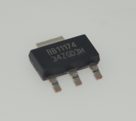 REG1117-3.3 Regolatore di tensione a 3.3V ad alta precisione e bassissima caduta di tensione con limite di corrente di uscita di 1A, protezione termica e abilitazione in package miniaturizzati