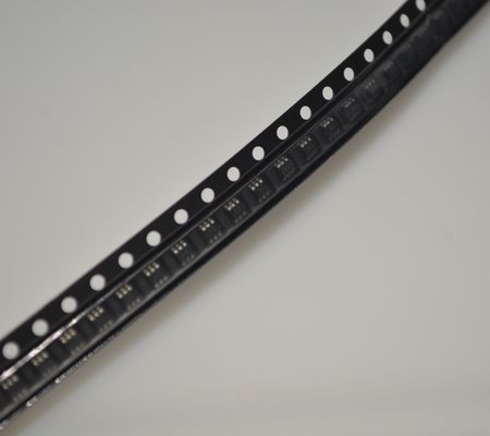 SMF05C.TCT Array di protezione ESD a 5 canali con bassa capacità Conformità IEC 61000-4-2 Tensione nominale 5V Pacchetto ultra-piccolo e design salvaspazio per la protezione di linee dati ad alta velocità