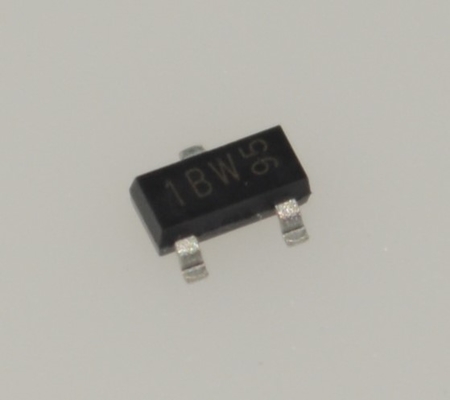 BC846B NPN Transistor di uso generale 65V 100mA SOT-23 Pacchetto Basso rumore Aumento di corrente alta 200-450 250MHz Frequenza Opzioni doppie / singole RoHS Compliant Tape & Reel