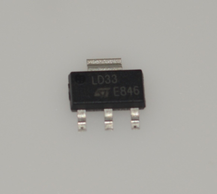 LD1117S33CTR Regolatore di tensione LDO 3.3V con uscita 1A Bassa caduta di tensione Alta precisione Protezione da sovracorrente e termica Stabile con condensatori ceramici Package SOT-223
