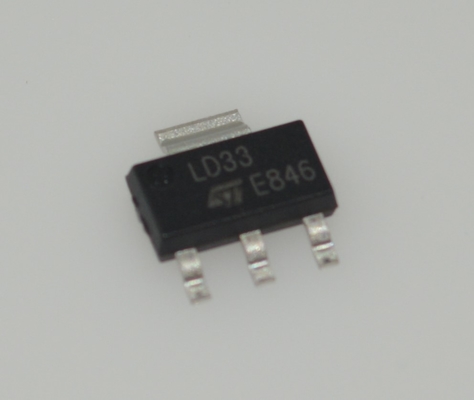 LD1117S33CTR Regolatore di tensione LDO 3.3V con uscita 1A Bassa caduta di tensione Alta precisione Protezione da sovracorrente e termica Stabile con condensatori ceramici Package SOT-223
