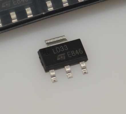LD1117S33CTR Regolatore di tensione LDO 3.3V con uscita 1A Bassa caduta di tensione Alta precisione Protezione da sovracorrente e termica Stabile con condensatori ceramici Package SOT-223