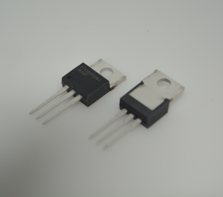 Sensore di temperatura Celsius di precisione LM35DT con uscita lineare +10mV/°C, accuratezza 0,5°C, ampio intervallo da -55°C a +150°C, basso auto-riscaldamento, funzionamento 4-30V, facile calibrazione e package TO-220