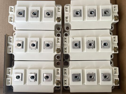 Modulo IGBT SKM400GAR12E4 1200V 400A Bassa Vce(sat) Elevata Robustezza ai Cortocircuiti Basse Perdite di Commutazione Elevato Isolamento Grado Industriale Per Inverter Solari e UPS ad Alta Potenza