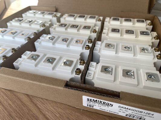 SKM400GB12E4 1200V 400A Modulo IGBT Basso Vce(sat) Elevata Robustezza ai Cortocircuiti Basse Perdite di Commutazione Elevato Isolamento Grado Industriale Per Azionamenti Motore e UPS Industriali