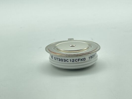 ST303C12CFK0 1200V 300A Modulo a mezzo ponte a bassa velocità (VCE)) a bassa perdita di cortocircuito robustezza NTC integrata per motori e inverter industriali