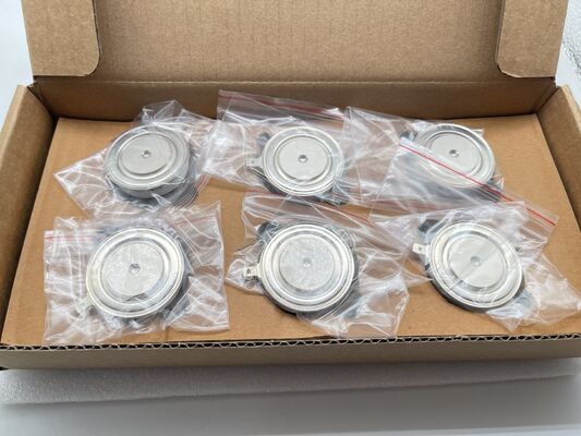 VS-ST330C16C0 1600V 330A Modulo a Mezzo Ponte Basso Vce (sat) Basse Perdite Alta robustezza del corto circuito NTC integrato Per inverter industriali e UPS ad alta potenza