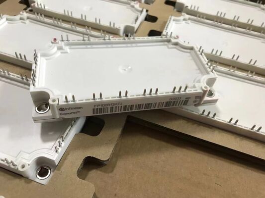 FP100R12KT4 1200V 100A PIM IGBT Module TRENCHSTOP™ IGBT4 Bassa VCE(sat) 2.1V Raddrizzatore Integrato e Freno Piastra di Base in Rame NTC Bassa Perdita di Commutazione Per Azionamenti Motore