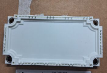 FS150R12KT4 1200V 150A Sei moduli IGBT Basso VCE (sat) Alta efficienza 10μs Corto circuito robustezza NTC integrato Compatto EconoPACK+ Design Basse perdite di commutazione Ideale per azionamenti e UPS