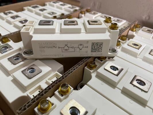 SKM400GB12T4 1200V 400A Modulo IGBT Dual TRENCHSTOP™ IGBT4 Bassa VCE(sat) 1.75V 10μs Capacità SC Diodo CAL Basse Perdite di Commutazione SEMITRANS3 Certificato UL per Azionamenti ad Alta Potenza