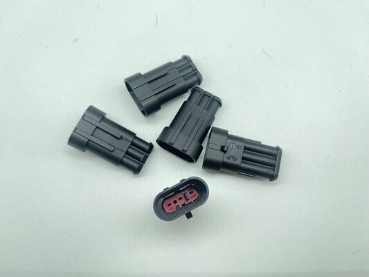 282105-1 3 Posizione 5,0 mm Pitch Wire-to-Board Header Verticale Through Hole Avvolto a chiusura di attrito Polarizato 9A Per alimentatori e comandi industriali