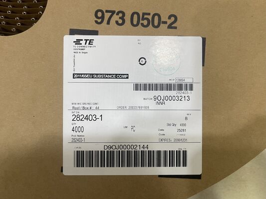 282403-1 Alloggiamento crimpatura connettore femmina per scheda a filo con passo da 2,5 mm, blocco a frizione, polarizzato, certificato UL 94V-0, corrente nominale 4,5 A, montaggio a pannello per applicazioni industriali e automobilistiche