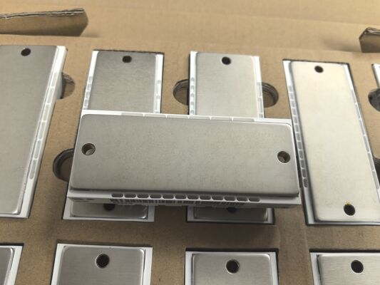 BSM50GD120DN2E3226 Modulo IGBT 1200V/50A doppia configurazione VCE basso (sat) commutazione ad alta velocità a bassa perdita NTC isolato baseplate integrata di grado industriale per motori e inverter solari